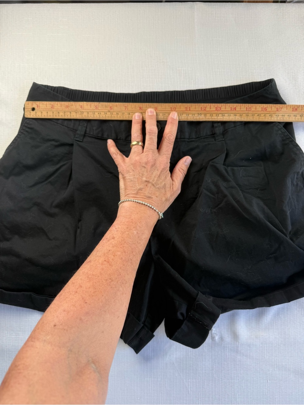 A New Day Women's Pleated Cuffed Black Elastic Wast Size XL 4" Inseam - Picture 4 of 6
